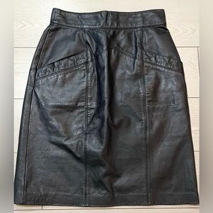 Toffs vintage 80s womens leather skirt size 6 perfect condition Black w/back zip
